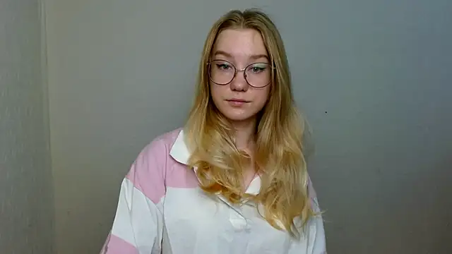 Snapshot of cindi_hot chatting on 11/18/25, 11:03 cindi hot online show from 11/18/25, 11:03