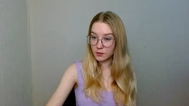 Snapshot of cindi_hot chatting on 11/25/25, 12:05 cindi hot online show from 11/25/25, 12:05