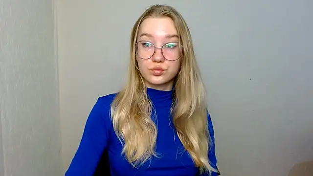 Snapshot of cindi_hot chatting on 11/26/25, 09:10 cindi hot online show from 11/26/25, 09:10