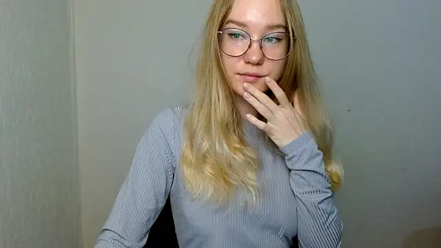 Snapshot of cindi_hot chatting on 11/29/25, 09:34 cindi hot online show from 11/29/25, 09:34