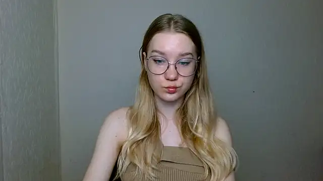 Snapshot of cindi_hot chatting on 12/01/25, 10:09 cindi hot online show from 12/01/25, 10:09