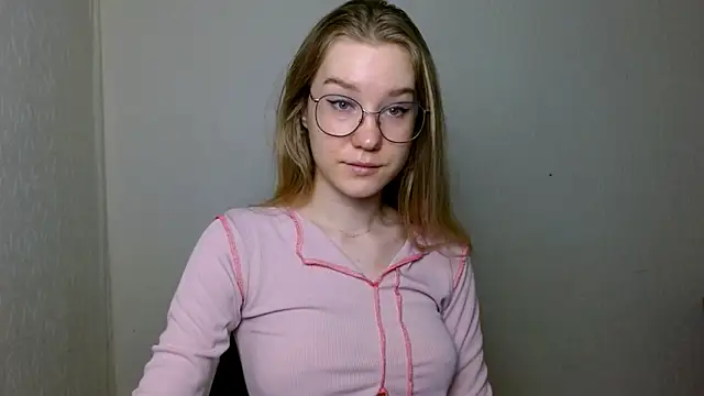 Snapshot of cindi_hot chatting on 12/04/25, 11:08 cindi hot online show from 12/04/25, 11:08