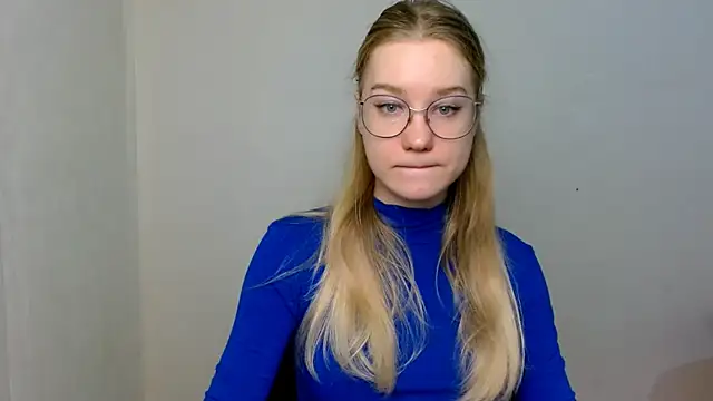 Snapshot of cindi_hot chatting on 12/17/25, 11:27 cindi hot online show from 12/17/25, 11:27