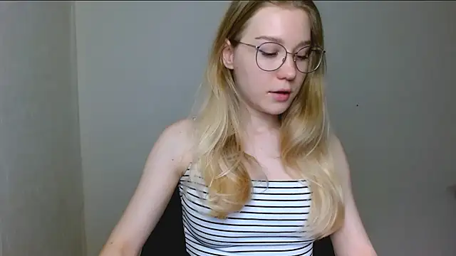 Snapshot of cindi_hot chatting on 12/20/25, 03:19 cindi hot online show from 12/20/25, 03:19