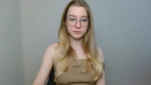 Snapshot of cindi_hot chatting on 01/07/26, 10:18 cindi hot online show from 01/07/26, 10:18