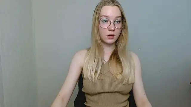 Snapshot of cindi_hot chatting on 01/14/26, 11:16 cindi hot online show from 01/14/26, 11:16