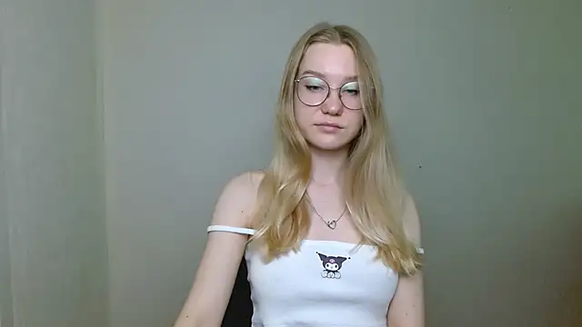 Snapshot of cindi_hot chatting on 01/16/26, 11:14 cindi hot online show from 01/16/26, 11:14