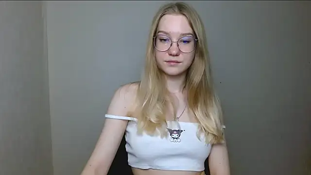 Snapshot of cindi_hot chatting on 01/19/26, 02:21 cindi hot online show from 01/19/26, 02:21