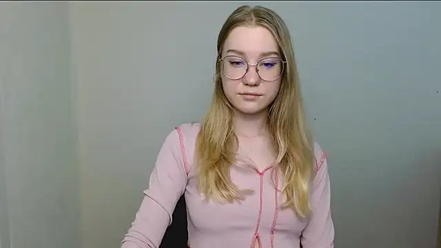 Snapshot of cindi_hot chatting on 02/16/26, 12:12 cindi hot online show from 02/16/26, 12:12