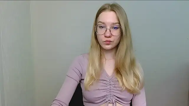 Snapshot of cindi_hot chatting on 02/17/26, 12:23 cindi hot online show from 02/17/26, 12:23