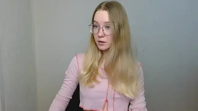 Snapshot of cindi_hot chatting on 02/18/26, 02:24 cindi hot online show from 02/18/26, 02:24