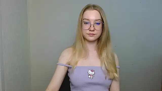 Snapshot of cindi_hot chatting on 03/04/26, 01:39 cindi hot online show from 03/04/26, 01:39