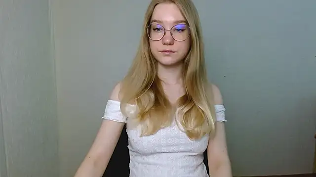 Snapshot of cindi_hot chatting on 03/22/26, 11:02 cindi hot online show from 03/22/26, 11:02