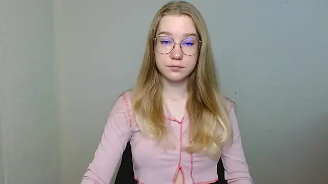 Snapshot of cindi_hot chatting on 03/28/26, 07:52 cindi hot online show from 03/28/26, 07:52