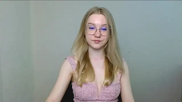 Snapshot of cindi_hot chatting on 04/03/26, 10:13 cindi hot online show from 04/03/26, 10:13