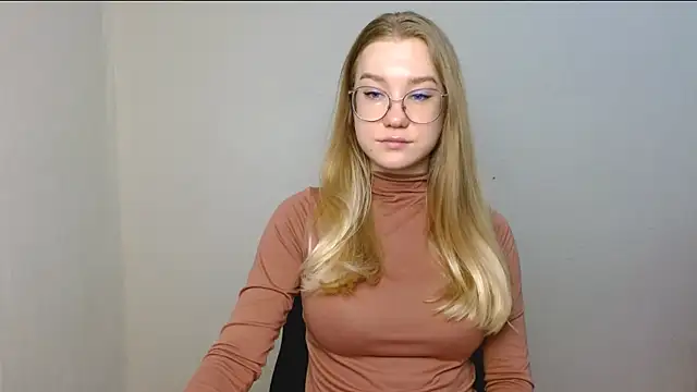 Snapshot of cindi_hot chatting on 04/06/26, 01:01 cindi hot online show from 04/06/26, 01:01