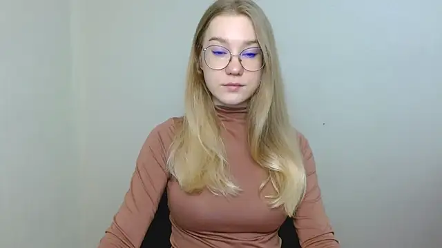 Snapshot of cindi_hot chatting on 04/14/26, 10:10 cindi hot online show from 04/14/26, 10:10