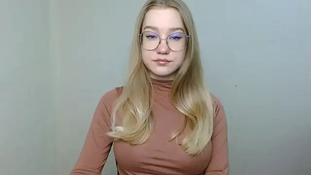 Snapshot of cindi_hot chatting on 04/15/26, 10:44 cindi hot online show from 04/15/26, 10:44