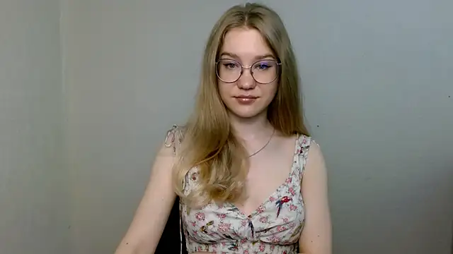 Snapshot of cindi_hot chatting on 06/09/26, 10:16 cindi hot online show from 06/09/26, 10:16