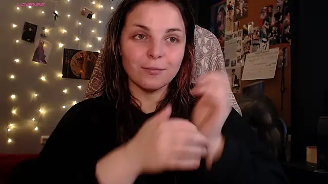 Snapshot of Saya_sweet chatting on 10/07/25, 05:26 Saya sweet online show from 10/07/25, 05:26