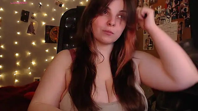 Snapshot of Saya_sweet chatting on 10/10/25, 09:47 Saya sweet online show from 10/10/25, 09:47