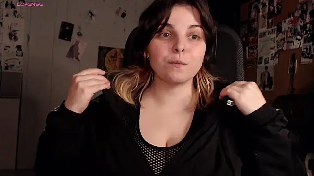 Snapshot of Saya_sweet chatting on 11/30/25, 09:08 Saya sweet online show from 11/30/25, 09:08