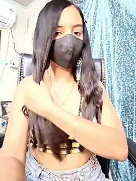 Snapshot of Parinaaz18 chatting on 04/20/26, 01:47 Parinaaz18 online show from 04/20/26, 01:47