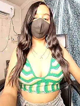 Snapshot of Parinaaz18 chatting on 04/28/26, 01:26 Parinaaz18 online show from 04/28/26, 01:26