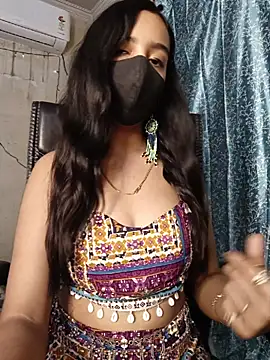 Snapshot of Parinaaz18 chatting on 05/04/26, 12:45 Parinaaz18 online show from 05/04/26, 12:45