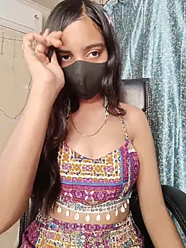 Snapshot of Parinaaz18 chatting on 05/05/26, 12:51 Parinaaz18 online show from 05/05/26, 12:51