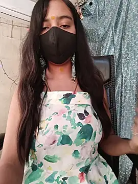 Snapshot of Parinaaz18 chatting on 05/08/26, 01:33 Parinaaz18 online show from 05/08/26, 01:33