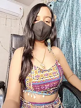 Snapshot of Parinaaz18 chatting on 05/11/26, 01:06 Parinaaz18 online show from 05/11/26, 01:06