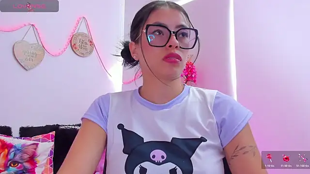 Snapshot of EmillySanders chatting on 12/01/25, 02:22 EmillySanders online show from 12/01/25, 02:22