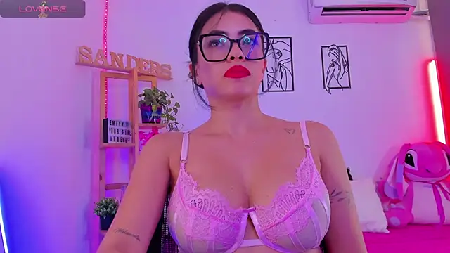 EmillySanders online show from 05/01/26, 07:07