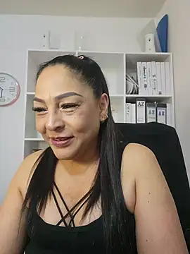 Snapshot of Gina_Myers chatting on 06/07/26, 03:32 Gina Myers online show from 06/07/26, 03:32