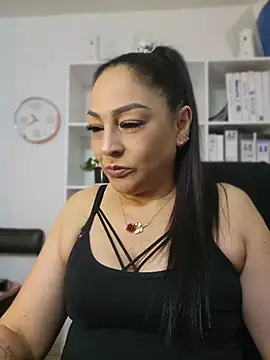 Snapshot of Gina_Myers chatting on 06/18/26, 03:40 Gina Myers online show from 06/18/26, 03:40