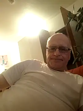 Snapshot of Milkasahne64 chatting on 10/23/25, 05:44 Milkasahne64 online show from 10/23/25, 05:44