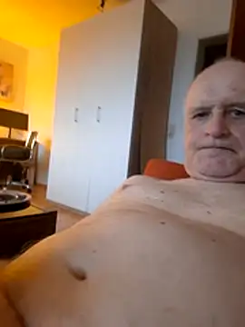 Milkasahne64 online show from 02/06/26, 07:23