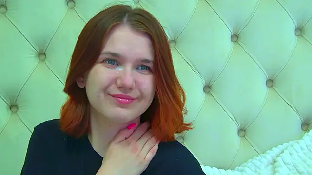 Snapshot of LessySmith chatting on 03/08/26, 05:28 LessySmith online show from 03/08/26, 05:28