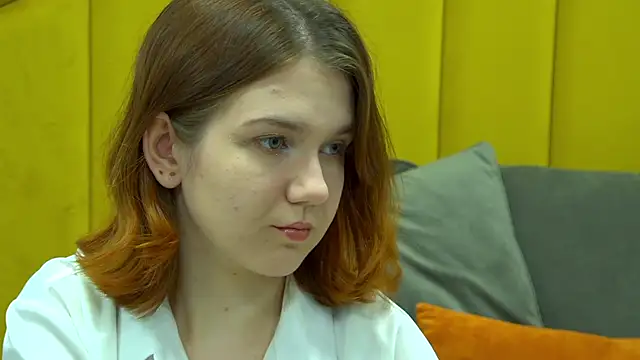 Snapshot of LessySmith chatting on 04/10/26, 04:23 LessySmith online show from 04/10/26, 04:23