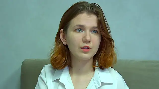 Snapshot of LessySmith chatting on 04/12/26, 04:17 LessySmith online show from 04/12/26, 04:17