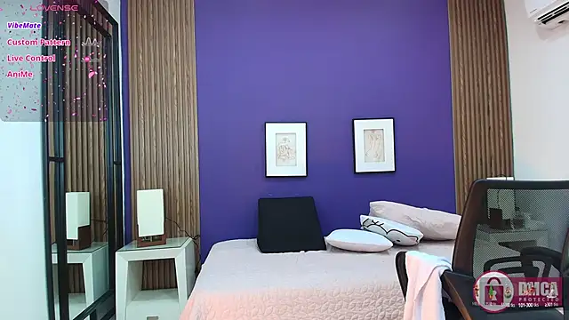 Snapshot of alina_martinelli chatting on 12/23/24, 12:52 alina martinelli online show from 12/23/24, 12:52