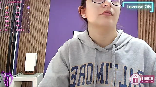 Snapshot of alina_martinelli chatting on 01/12/25, 11:39 alina martinelli online show from 01/12/25, 11:39