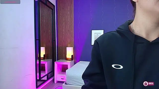 Snapshot of alina_martinelli chatting on 10/04/25, 12:47 alina martinelli online show from 10/04/25, 12:47