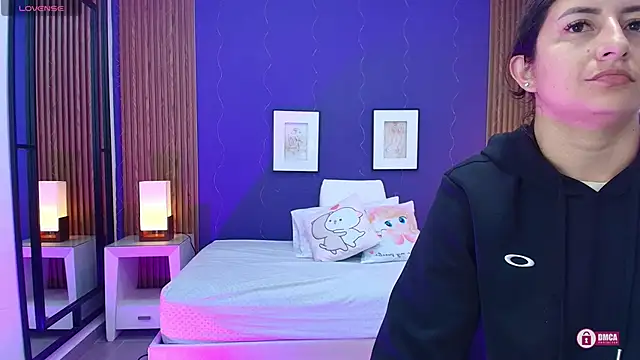 Snapshot of alina_martinelli chatting on 10/12/25, 10:47 alina martinelli online show from 10/12/25, 10:47