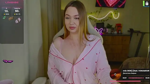 Snapshot of -LinaLove- chatting on 04/18/26, 07:18 -LinaLove- online show from 04/18/26, 07:18