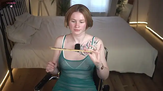 Snapshot of AkaneiroDemon chatting on 02/11/25, 02:02 AkaneiroDemon online show from 02/11/25, 02:02