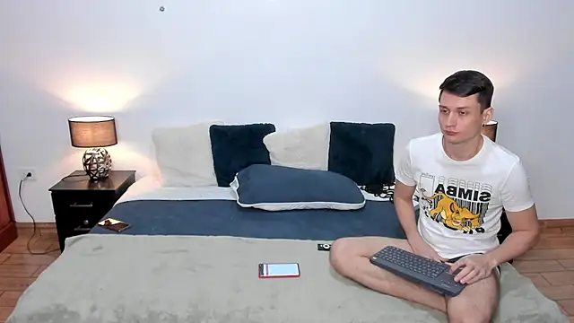 Snapshot of Luciano_and_Marlon chatting on 01/08/25, 01:31 Luciano and Marlon online show from 01/08/25, 01:31