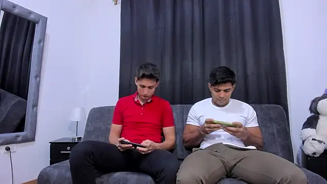 Snapshot of Luciano_and_Marlon chatting on 10/11/25, 02:26 Luciano and Marlon online show from 10/11/25, 02:26