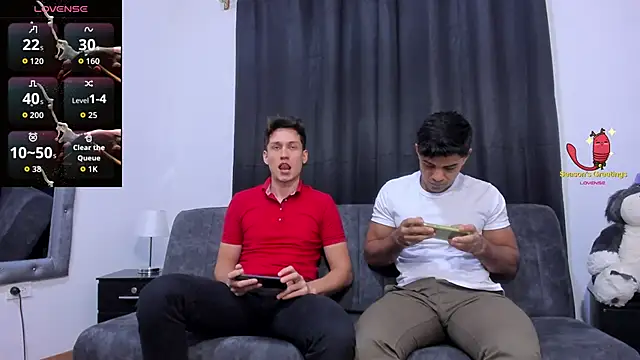 Snapshot of Luciano_and_Marlon chatting on 10/22/25, 06:07 Luciano and Marlon online show from 10/22/25, 06:07